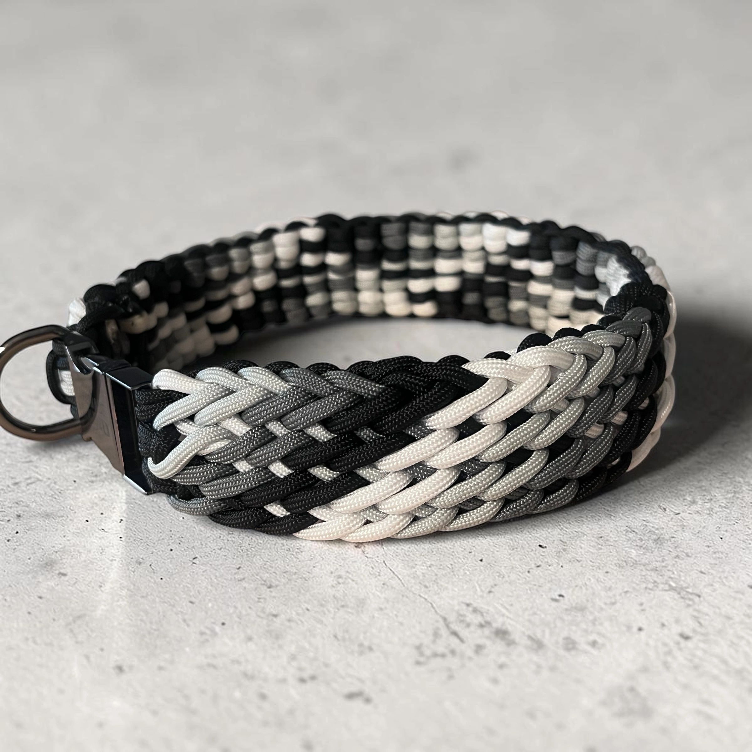 Noah's Gift Knot Wide Ombre Paracord Dog Collar 19"