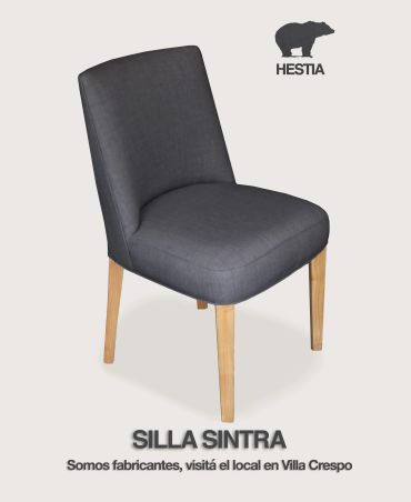 Silla Sintra con asiento gris y patas de madera clara.
