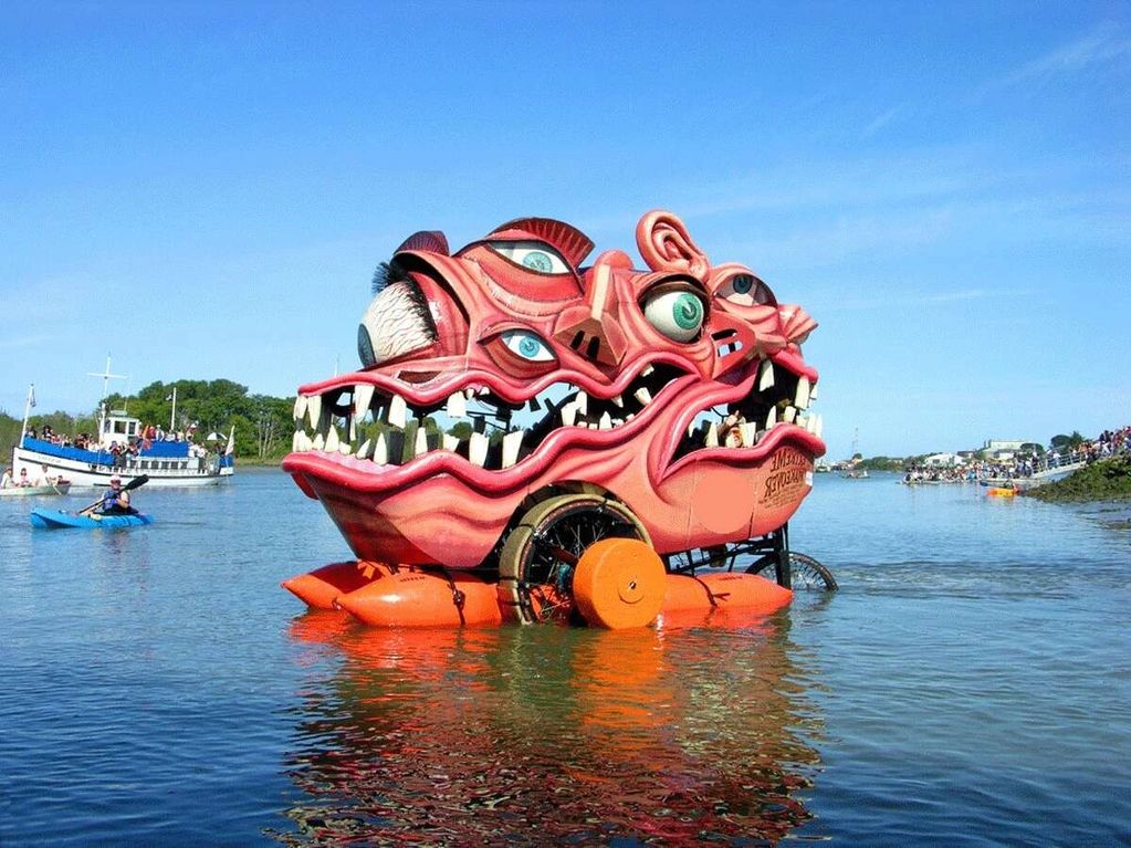 Kanetic sculpture race Sculpture in water