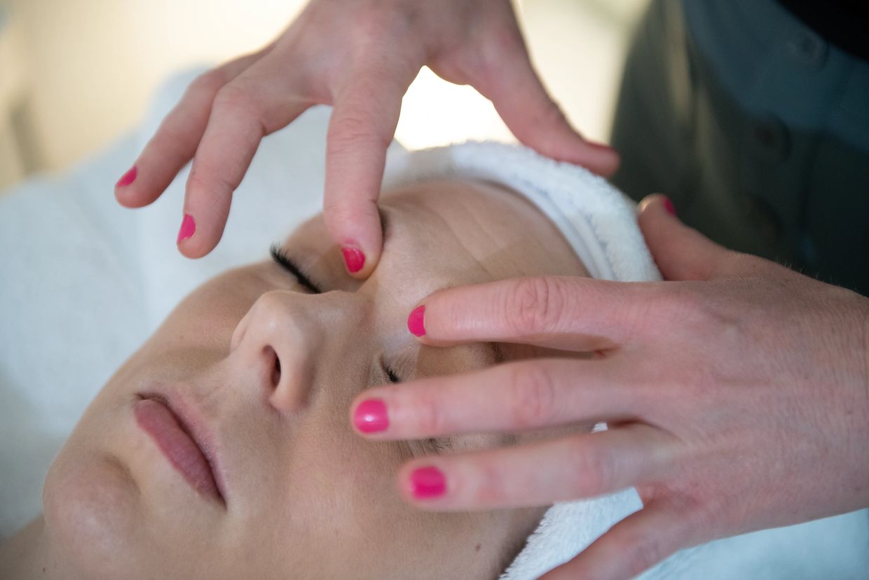 therapist stimulating facial reflex on face 