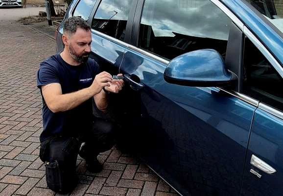Car and van unlocking locksmith Leeds