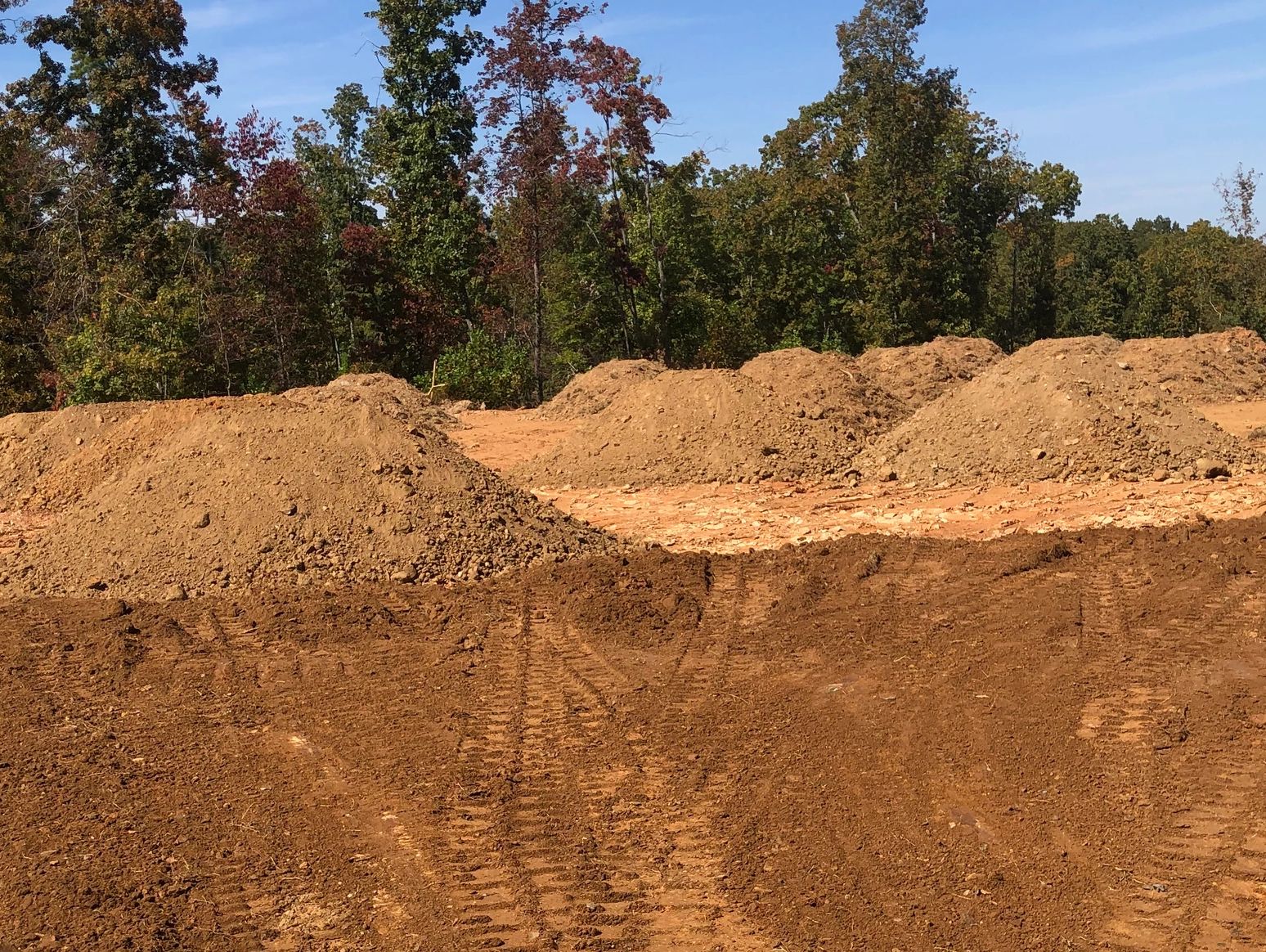 //img1.wsimg.com/isteam/ip/16e5cf7a-3c59-46ba-84c4-53cb7c615fa1/topsoil.JPG/:/rs=w:1300,h:800