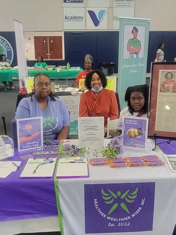 Mental Health Event in Daytona Beach
Right to left. Volunteer, Executive Director,
Volunteer.