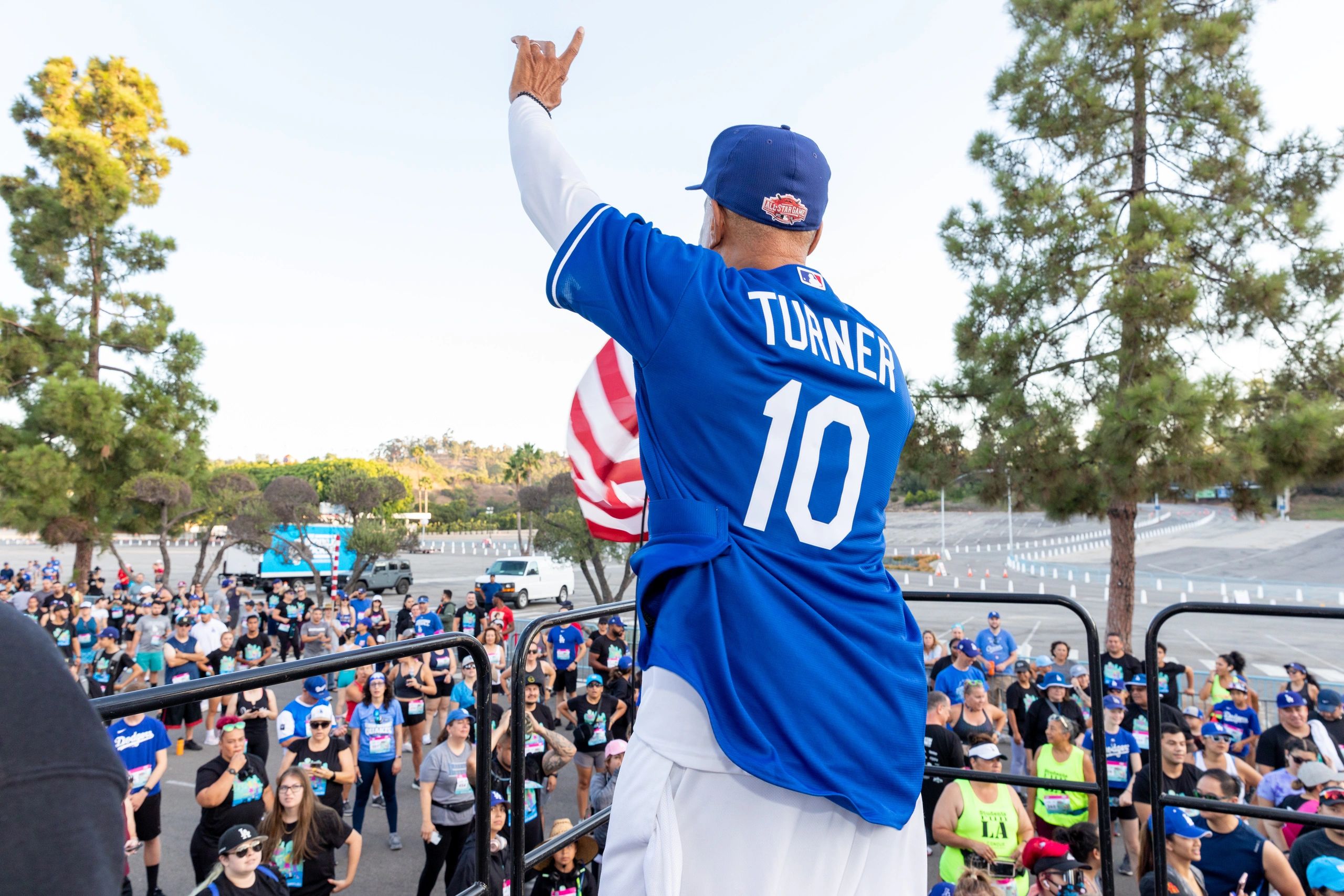 Los Angeles Dodgers Foundation Sells Out 5K Sunset Run