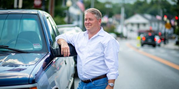 In the race for Bethel first selectman, it's Straiton vs. Carter