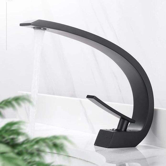 Single-Hole Basin Faucet Hot Cold Tap with Splash-Proof Mixing for Bathroom Ceramic Valve Core