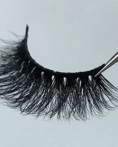 fluffy mink lashes, eyelashes, false lashes , make up, glam lashes