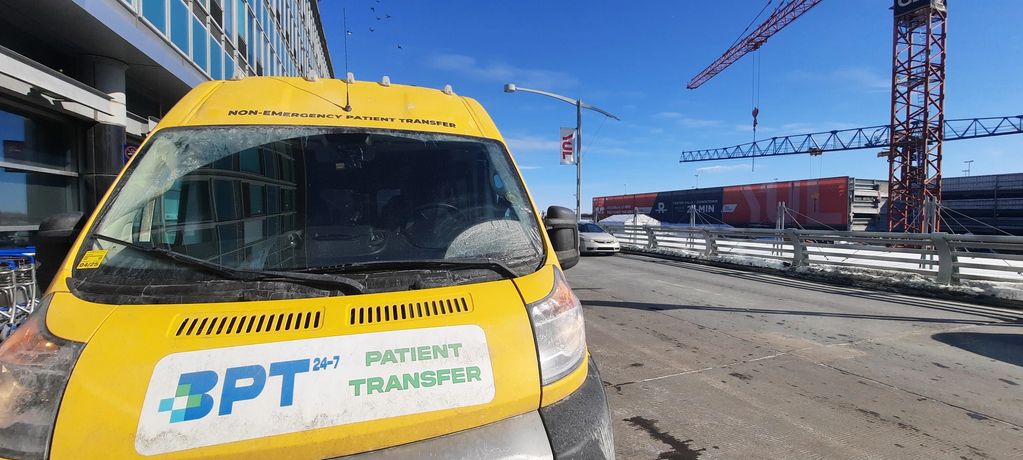 At Montreal Airport (YUL)
Airport drop-off and Pick up for Medical repatriation companies, flight me
