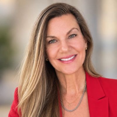 Lara Kennedy, Founder and CEO of CheckSix Consulting - strategic PR firm in Austin, Texas and Franctional CMO