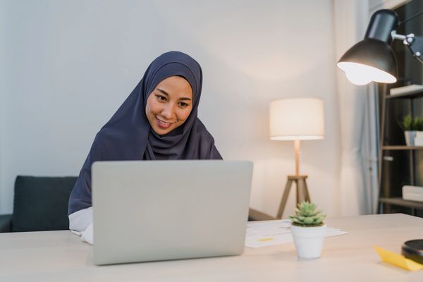 muslim woman hijab online session laptop psychotherapy counselling 