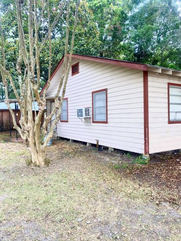 Wood siding after cleaning
Residential siding pressure washing