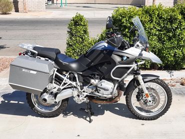 BMW R1200 GS available to rent in the greater Palm Springs area at Desert Moto Rentals 800-373-MOTO
