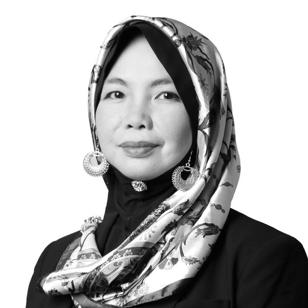 A black and white photo in a circular shape of Fara Wan of Kuala Lumpur, Malaysia.