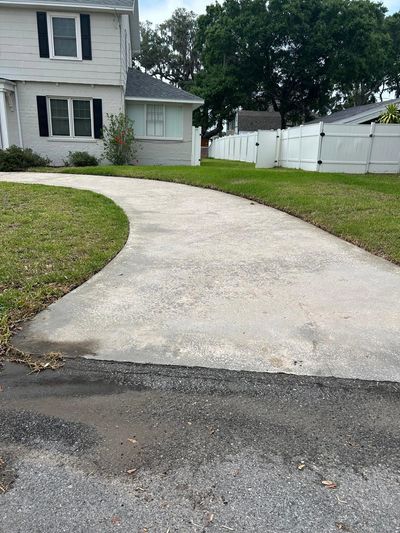 Our driveway looks brand new! The Dorado Wash team was fast, professional, and left zero mess. 