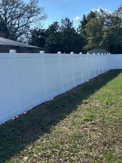 Vinyl fence before and after cleaning in Lake Wales, FL by Dorado Wash
