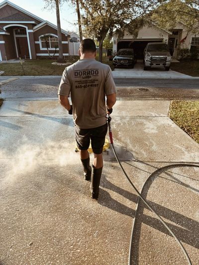 dorado wash technician cleaning driveway 