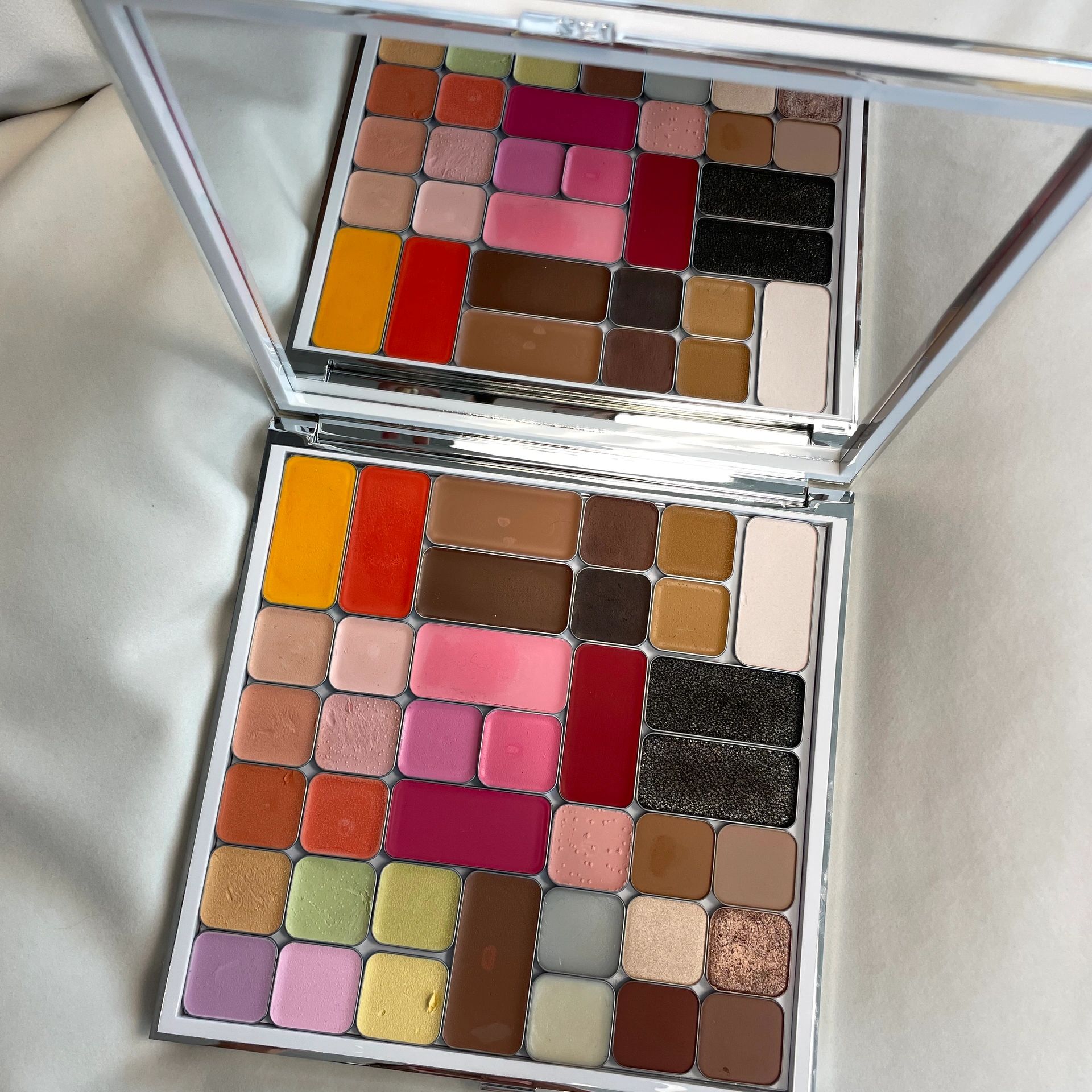 Free Color Match for Your Seint Makeup Palette 