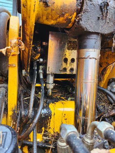 JCB hydraulic hoses replacement