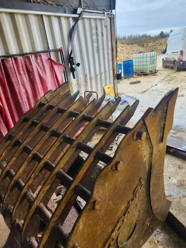 Riddle bucket repairs
