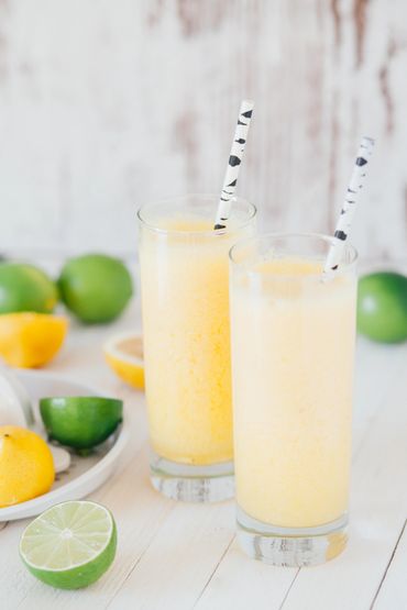 Lemon smoothie with yogurt