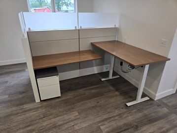 Used Haworth 5×7 cubicle workstation with sit-to-stand desk, return, and mobile box file pedestal