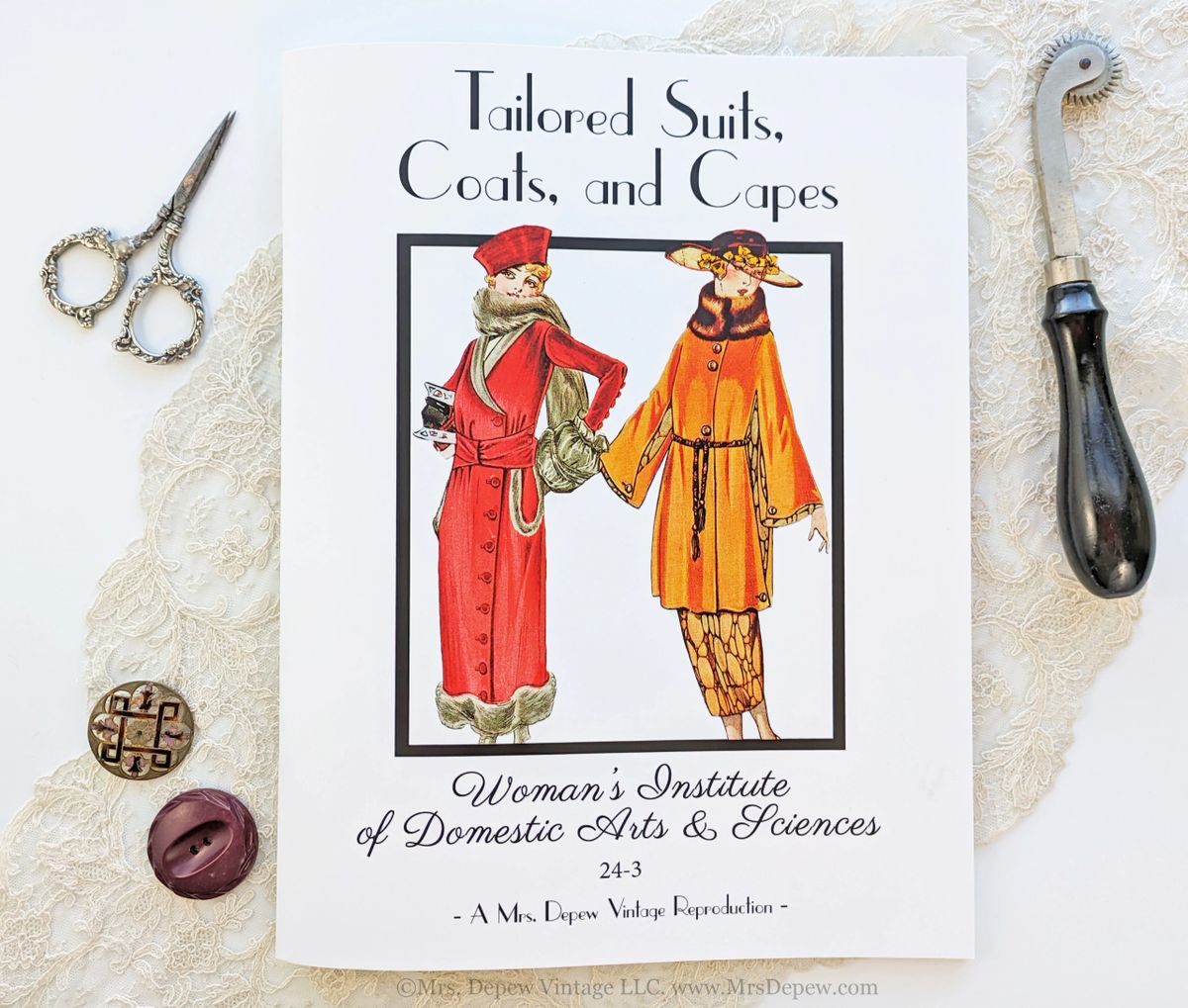 Crinoline Lady (Coats and Clark's, Book No. 262): Coats & Clark, The Spool  Cotton Company: : Books