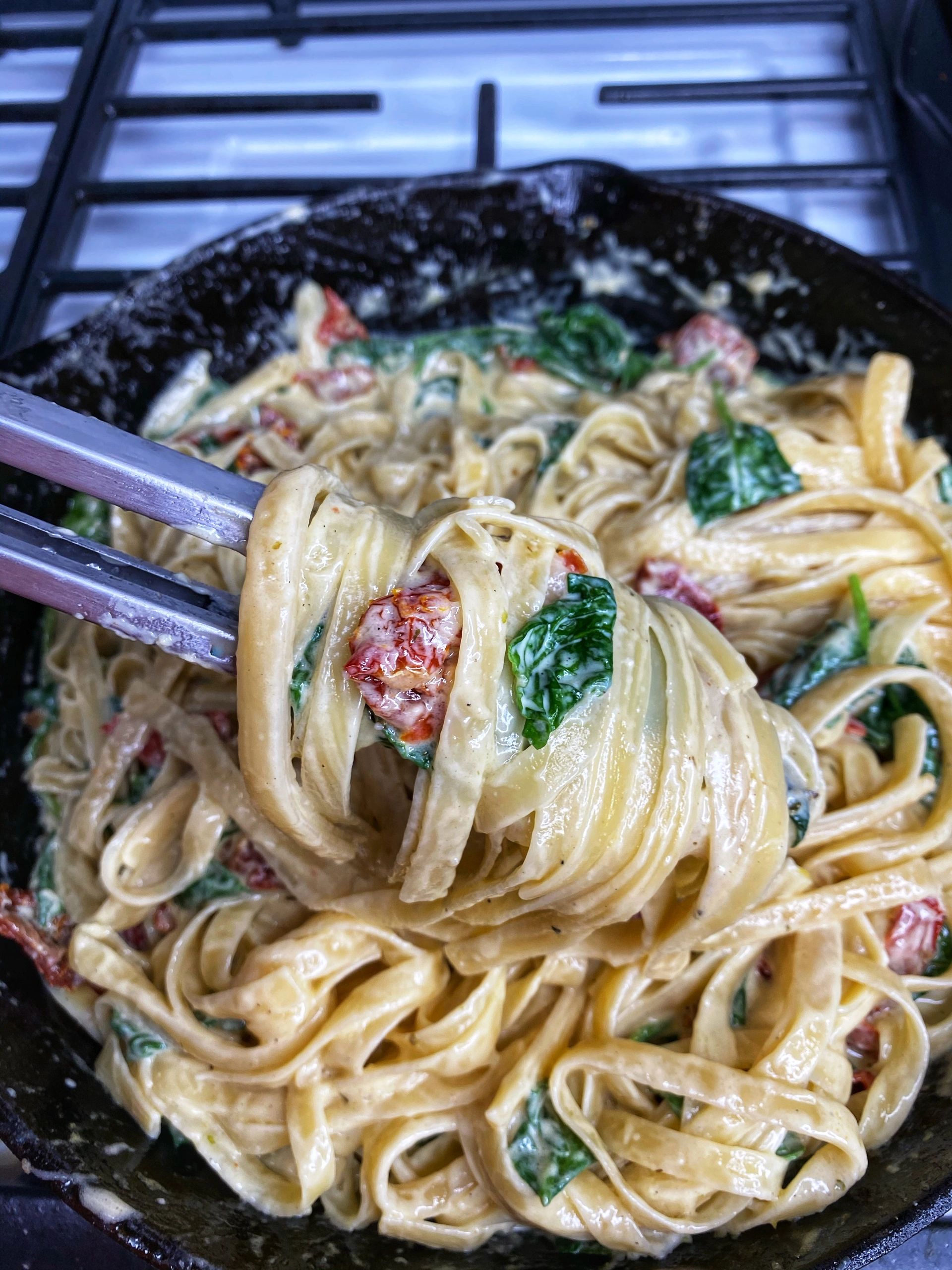 Fettuccini Alfredo with Spinach and Sundried Tomatoes
