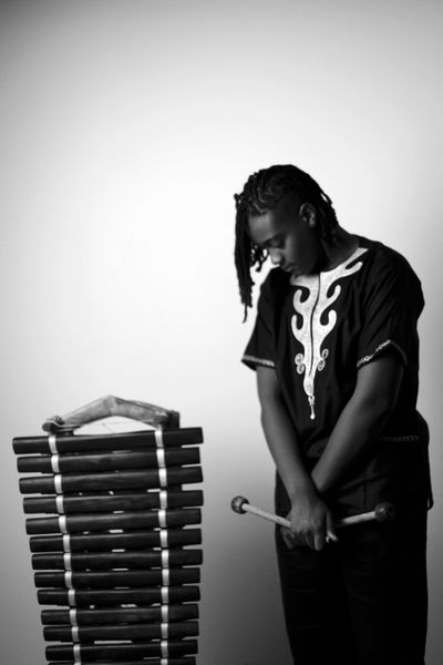 Picture of Sidiki Jobarteh with one of his balafons