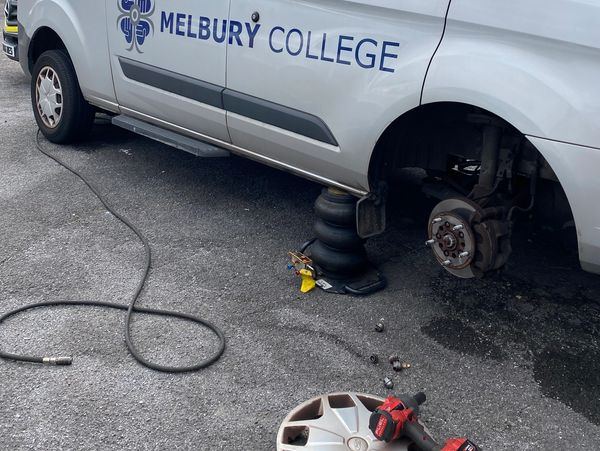 Emergency tyre repair Redhill