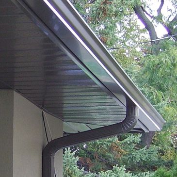 Eavestrough / gutters installation with downspouts