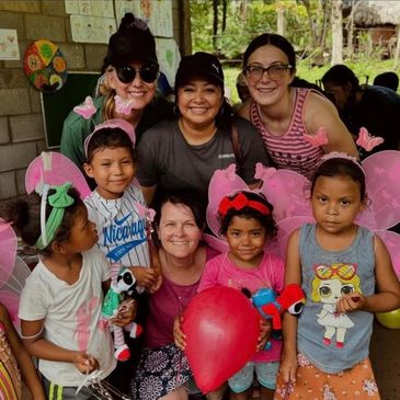 Group of church members smiling with children in Nicaragua while on a mission trip