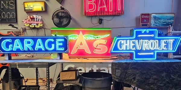 We take pride in introducing our remarkable new reproduction porcelain neon signs. 