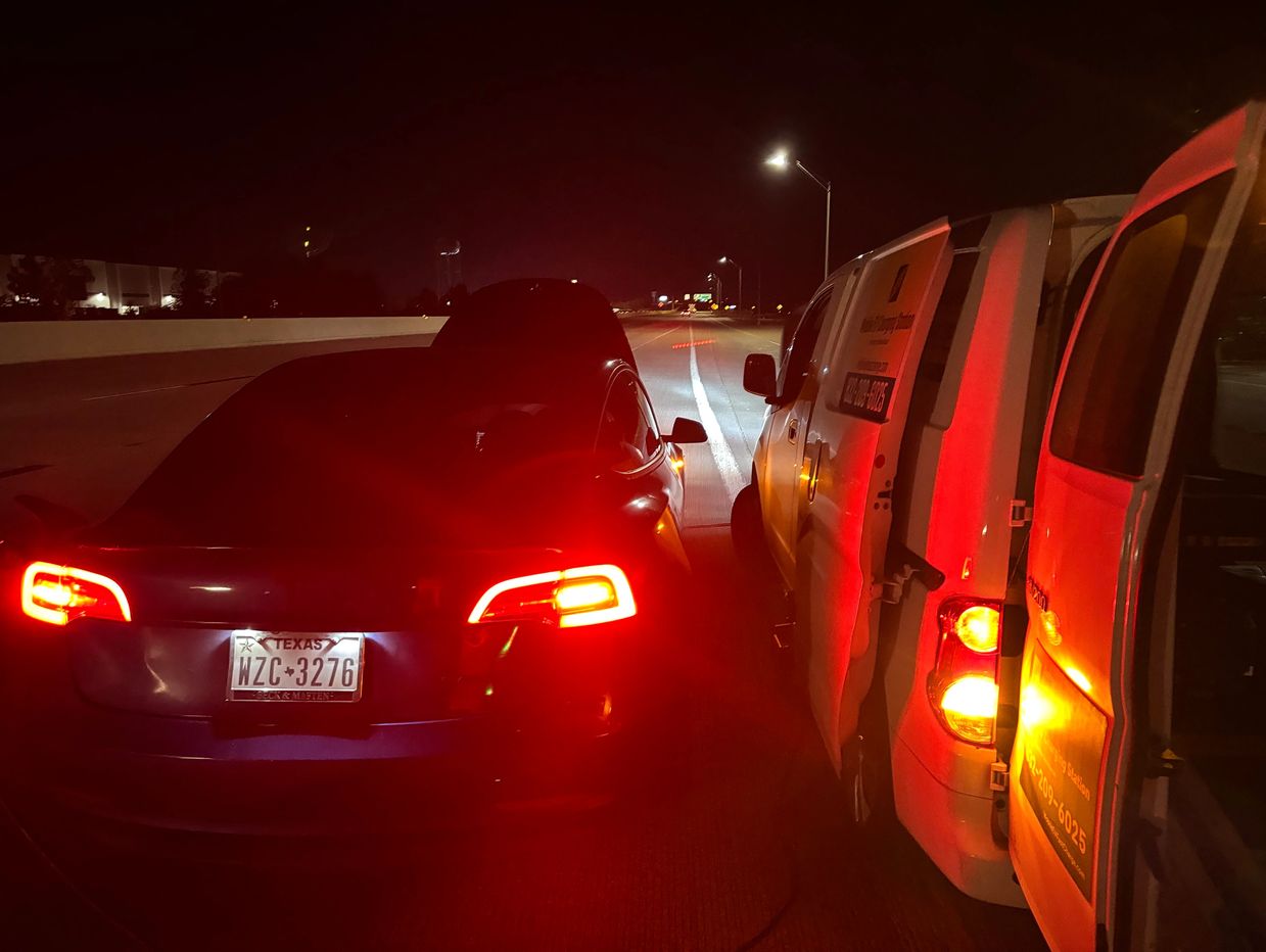 2021 Tesla Model 3 stranded on SH 290 in Waller getting an emergency roadside EV charge.
