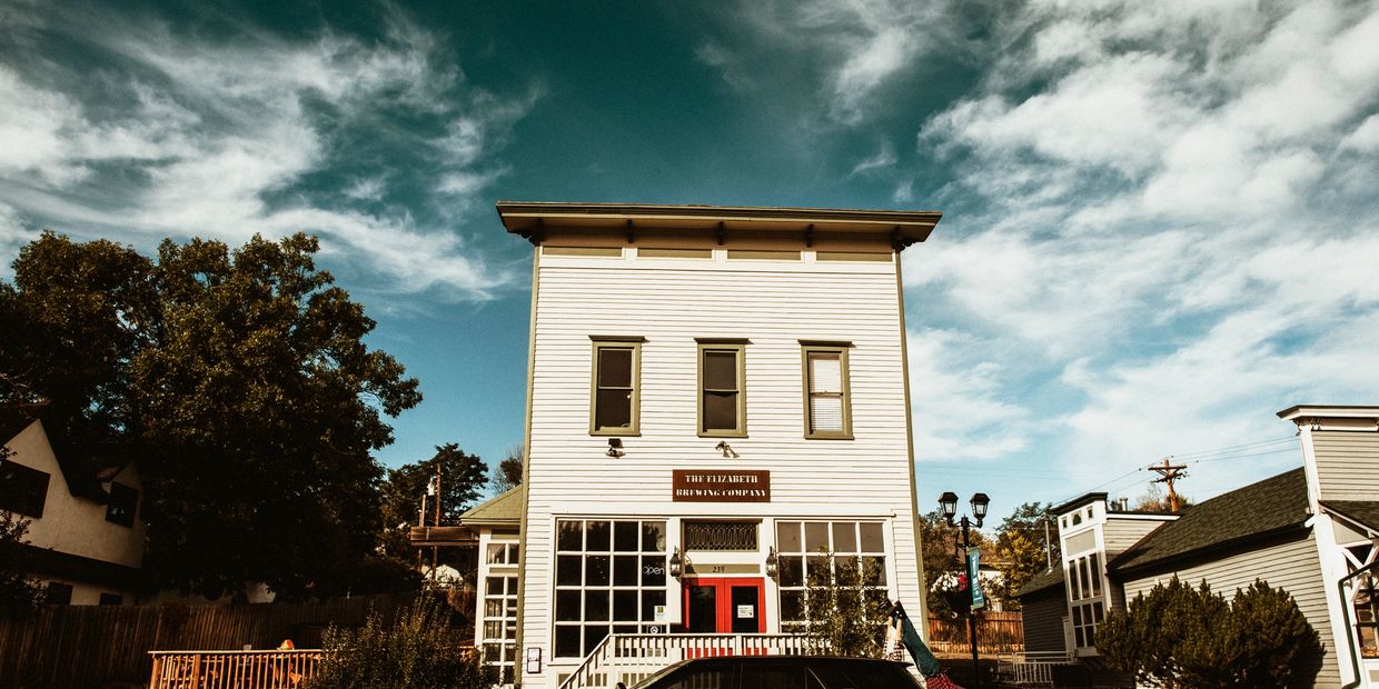 A picture of the Elizabeth Brewing Company from the outside of the building. 