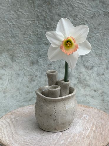 Slab and pinch flower vessel