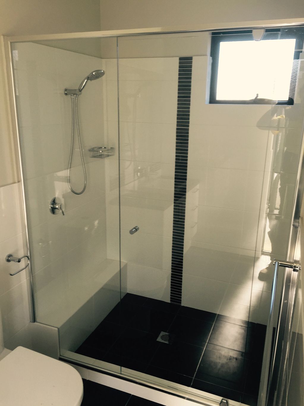 semi frameless shower screens