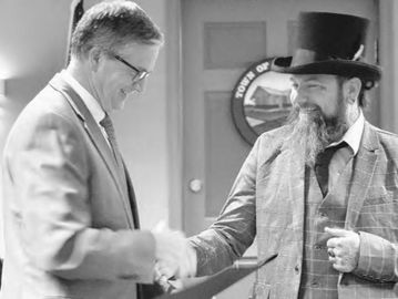 CATALINA RIGHTER/CARROLL COUNTY TIMES Mayor Chris Nevin presented tattooer Jason a key to the town 
