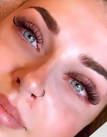 Lash extensions Hybrid Classic & Russian 