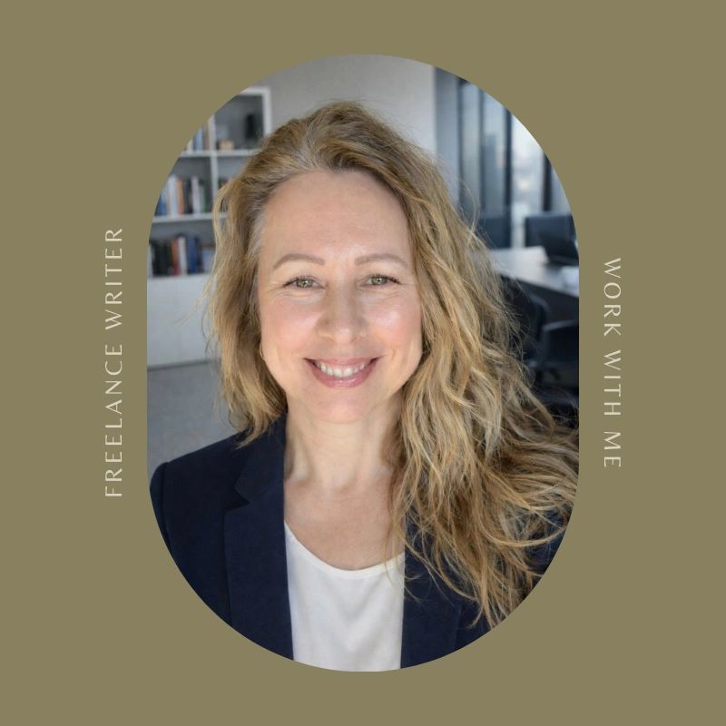 Professional freelance writer smiling, inviting collaboration.