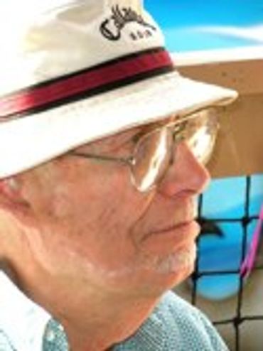 Man in a hat and glasses, looking right