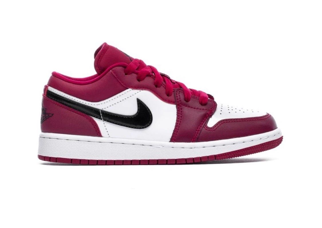 jordan 1 noble red outfit