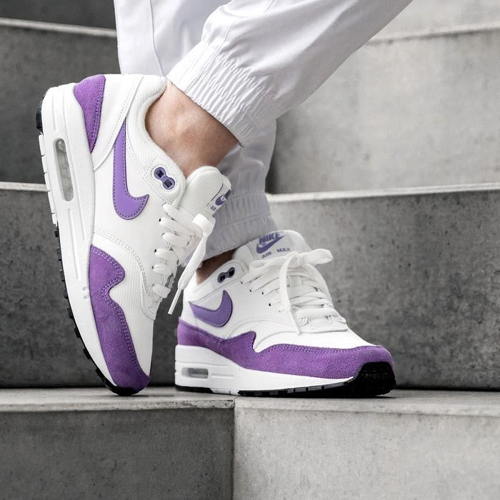 air max atomic violet