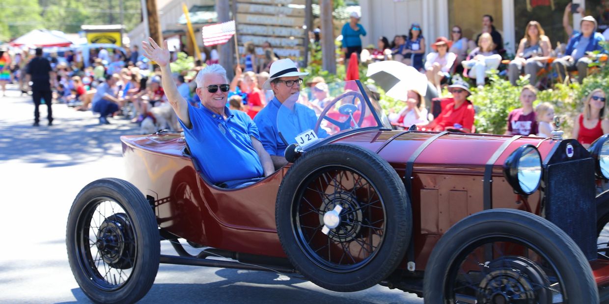 Idyllwild Rotary President David Cutter