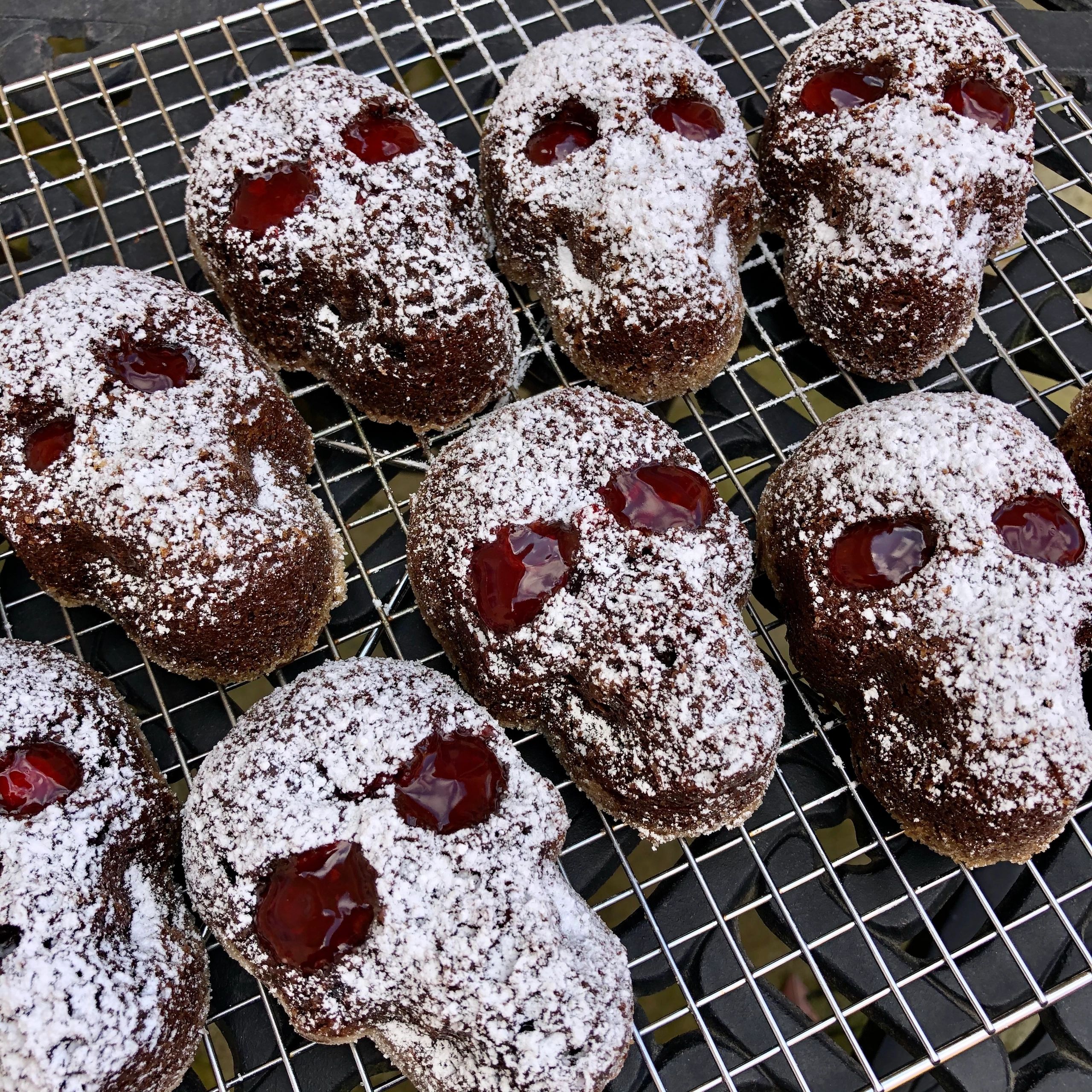 How to Make Chocolate Cherry Skull Cakes That Will Haunt Your Dreams  #HalloweenTreatsWeek - Semi Homemade Recipes