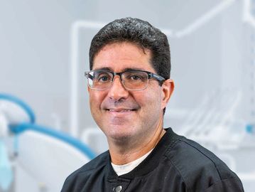 DR. JUAN CABANILLAS AT  PEARLDENTALSPA.NET