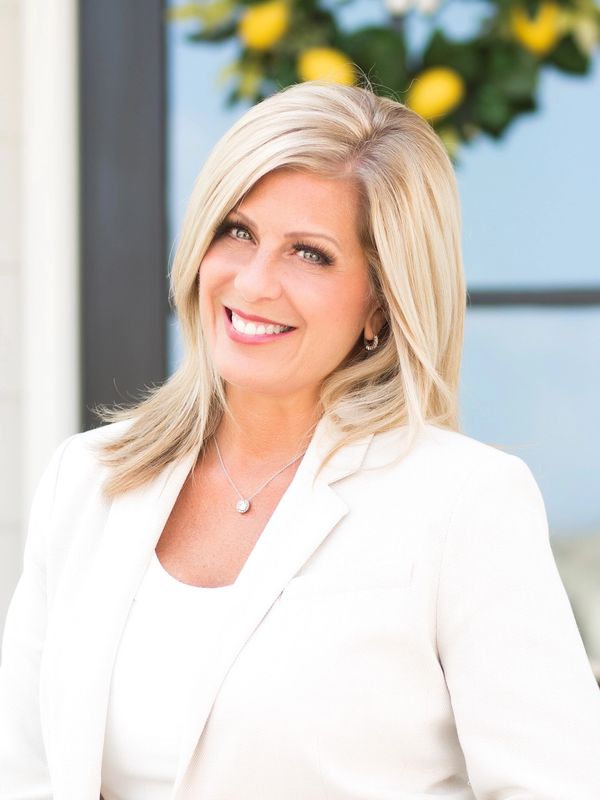Regina Samuel, experienced Atlanta Real Estate Agent, specializing in luxury and suburban properties.