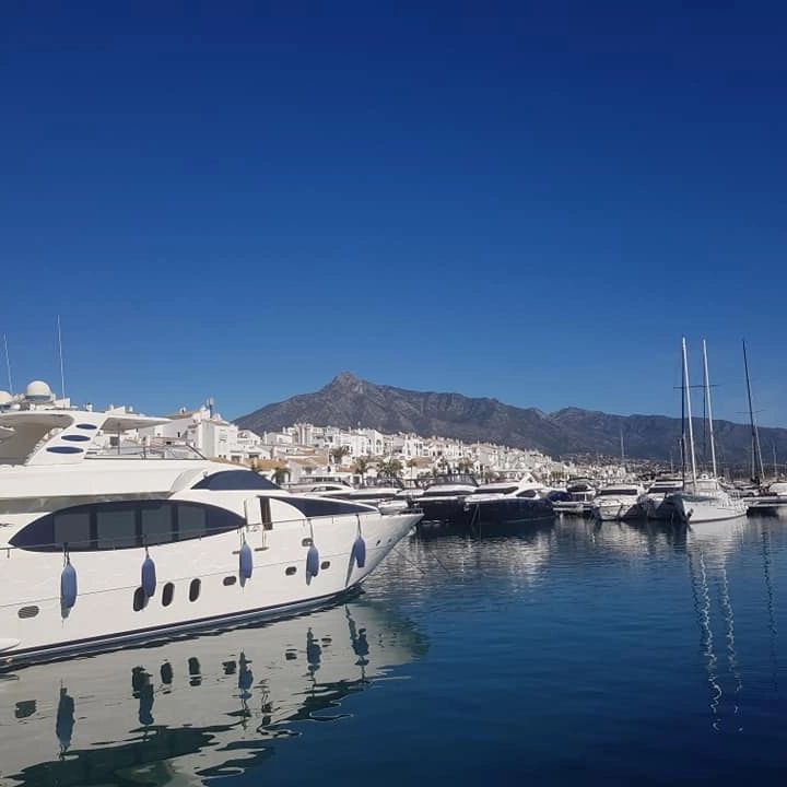 Puerto Banus: An Inside Scoop on the Hippest Beach Parties, Bars and Clubs 