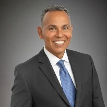 Rick Ojeda, experienced real estate agent in Florida. 