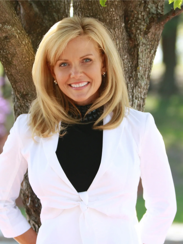 Jules Hindman, 56-year-old sports nutritionist helping men and women 40+ lose weight and feel strong