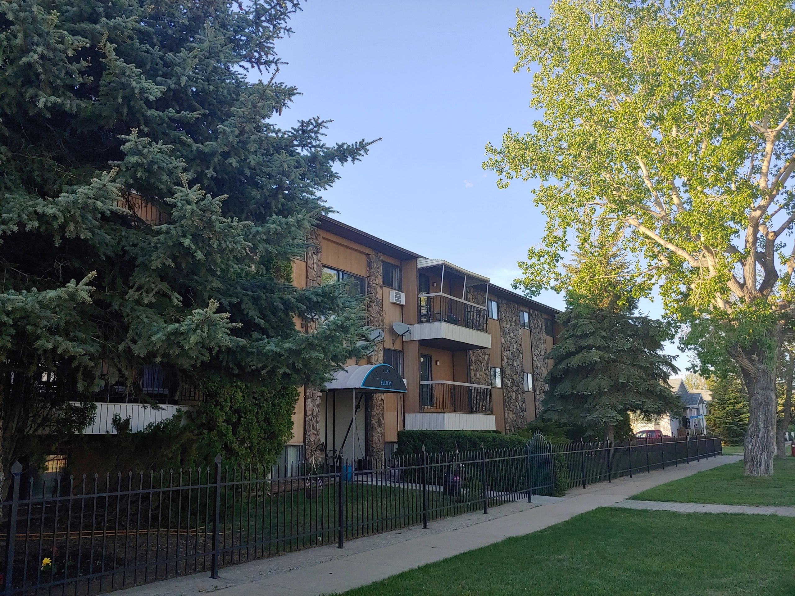 The Abby Hanna Alberta, Hanna Rent